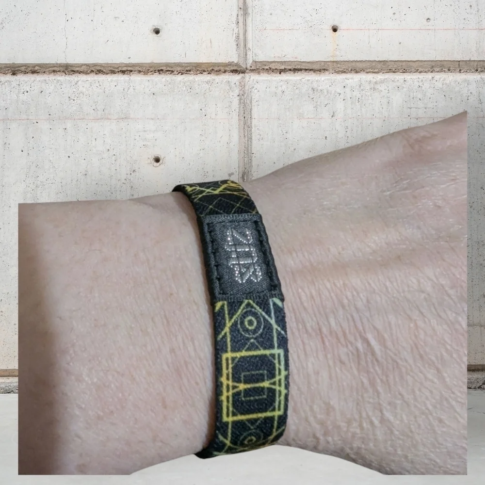 Zox *US Against The World* Single Wristband Size Medium